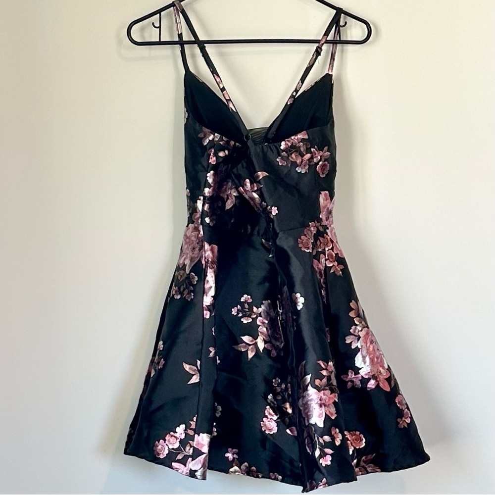 Speechless Juniors Floral Black and Pink Roses Mini Dress - Size: 9 - Picture 10 of 10